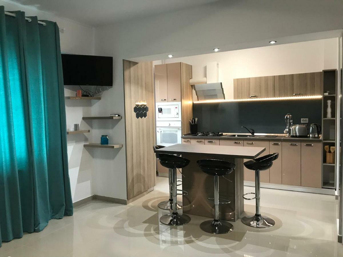 Luxury Flat 9 Near Metro Lägenhet Bukarest Exteriör bild